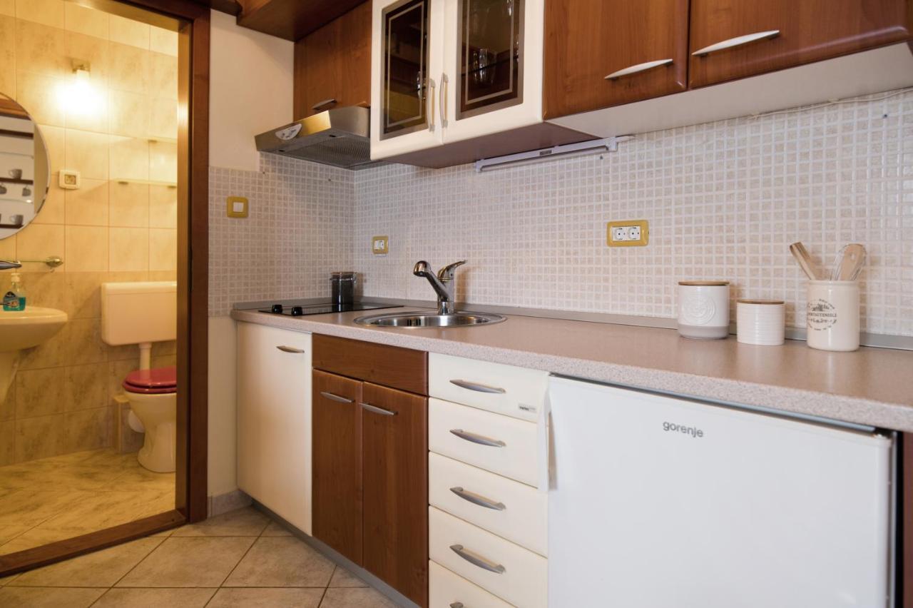 Apartman Mediterraneo Supetar Ngoại thất bức ảnh