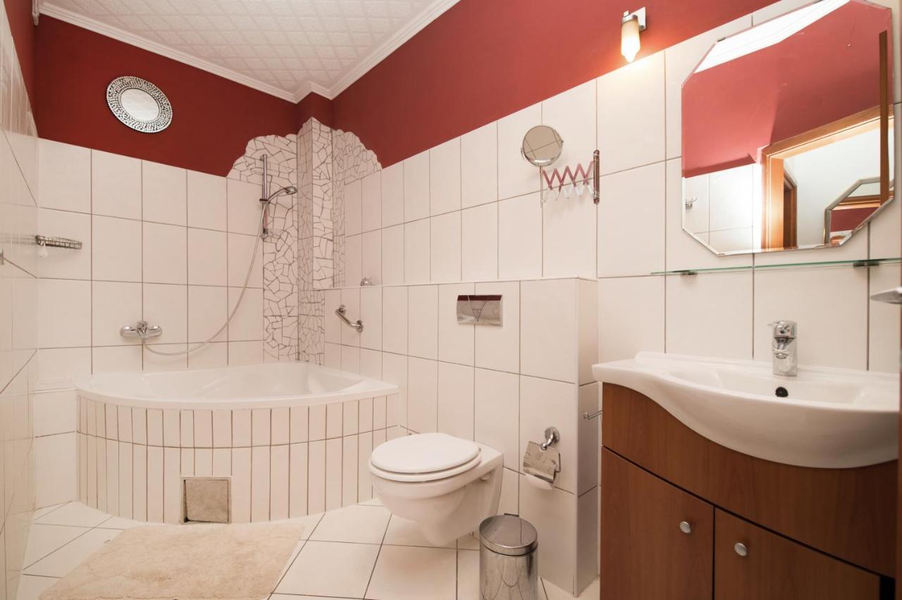 Apartman Mediterraneo Supetar Ngoại thất bức ảnh