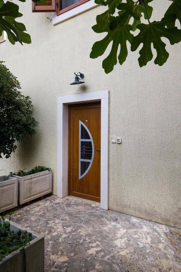 Apartman Mediterraneo Supetar Ngoại thất bức ảnh