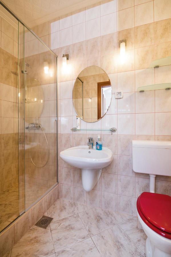 Apartman Mediterraneo Supetar Ngoại thất bức ảnh