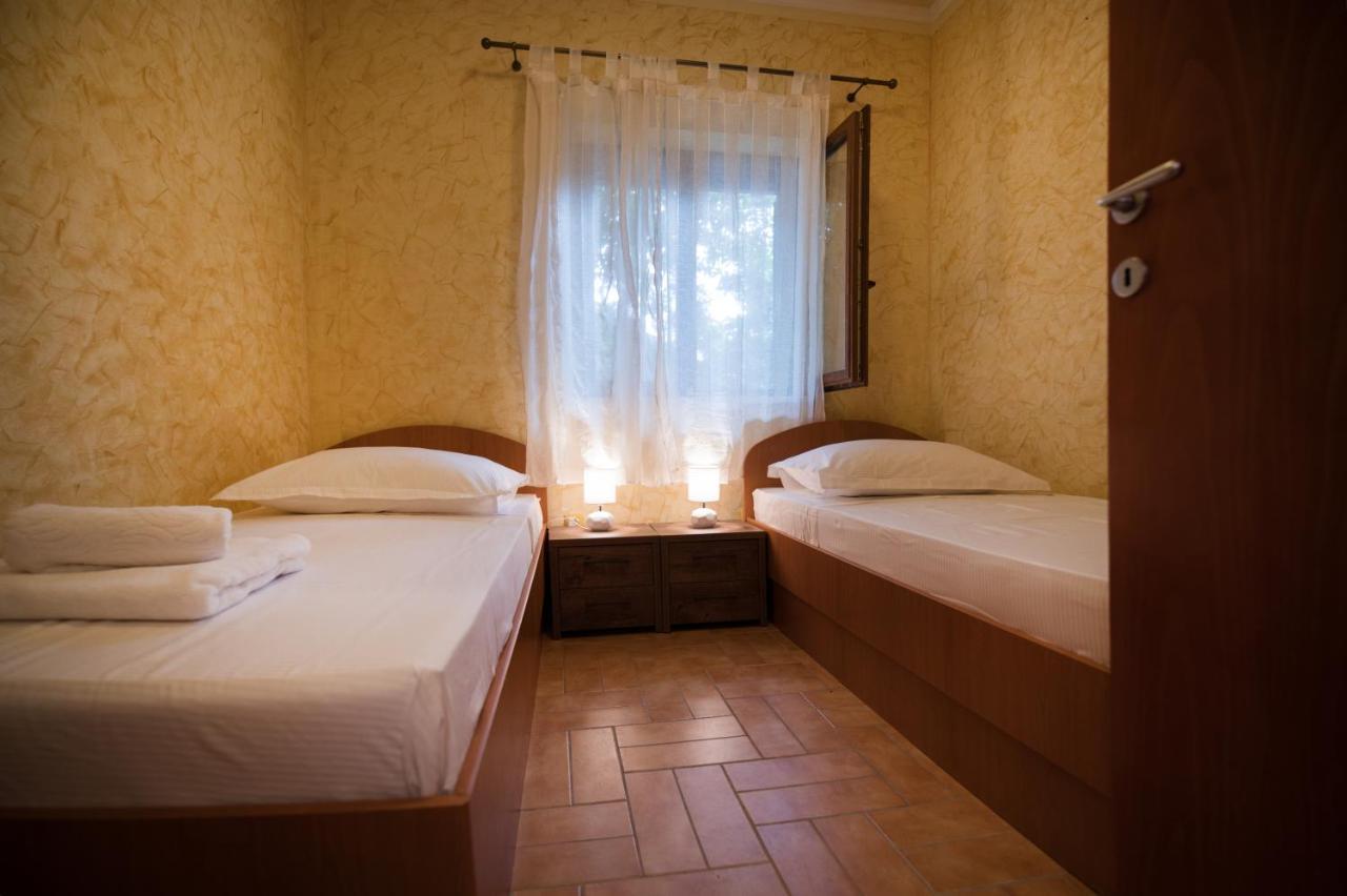 Apartman Mediterraneo Supetar Ngoại thất bức ảnh
